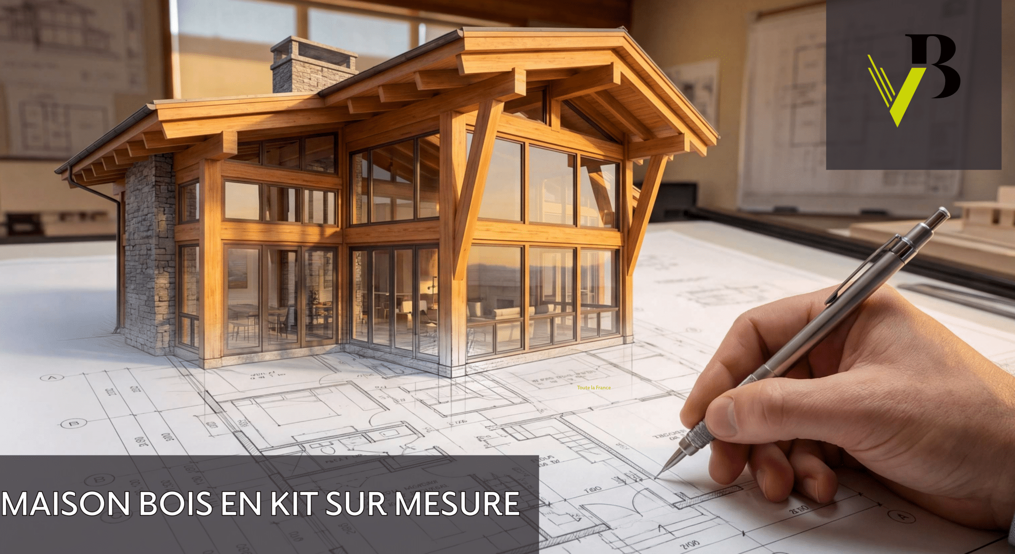 Main traçant un plan d'architecte dont émerge une maison bois poteau-poutre sur mesure — Vision Bois Construction